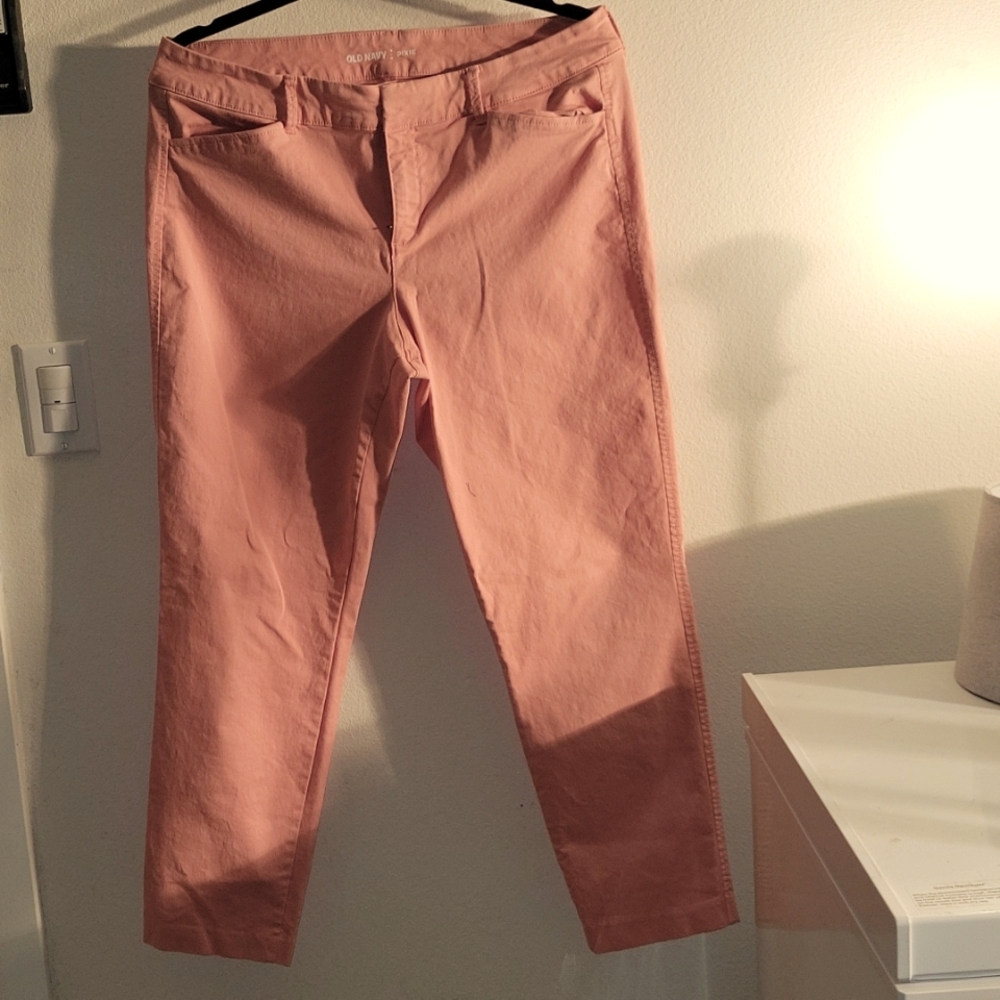 Old Navy Mid-Rise Pixie coral pants size 12